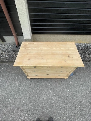 Antike Kommode Bild 2