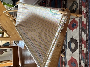 Kinderhängematte mit Holzgestell Bild 2