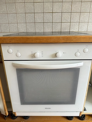 Miele Herd mit Kochfeld Bild 2