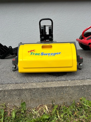 Trettraktor Kehrbesen