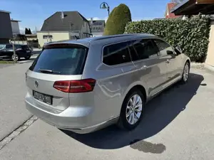 Volkswagen Passat Variant SCR Highline TDI 4Motion DSG Bild 2