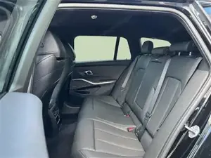 BMW 320d xDrive M Sportpaket // DAB-Tuner // Anhängerkupplung elektrisch Bild 10