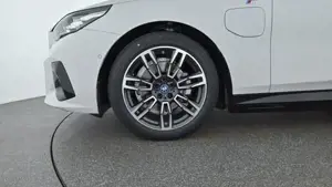BMW 530e xDrive M Sportpaket // DAB-Tuner // Innenraumkamera Bild 15