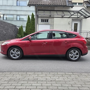Ford Focus | TÜV NEU | 125.000 km | 2013 Baujahr Bild 2