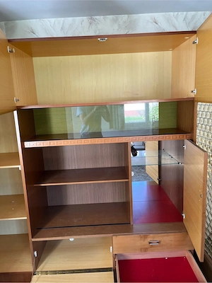 schöner Wohnzimmerschrank Bild 2