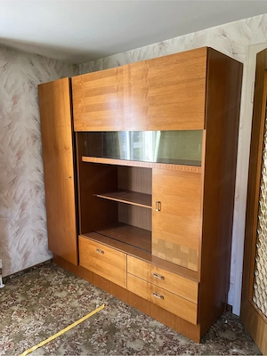 schöner Wohnzimmerschrank Bild 3