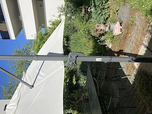  EMU  Gartenmöbelgarnitur  mit dazu passendem Ampelschirm  Bild 3