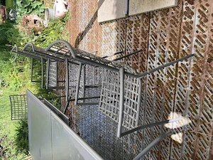  EMU  Gartenmöbelgarnitur  mit dazu passendem Ampelschirm  Bild 9