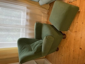 Polsterlehnstuhl   mit  Fußhocker