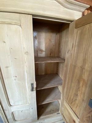 Alter schrank Bild 2