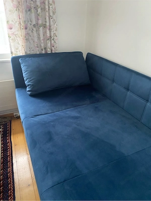 Sehr bequemes Schlafsofa in dunkelblau Bild 2