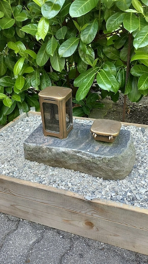 Grablaterne mit Wasserbehälter