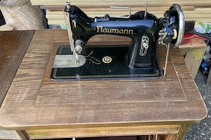Naumann Nähmaschine mit Unterschrank Bild 2