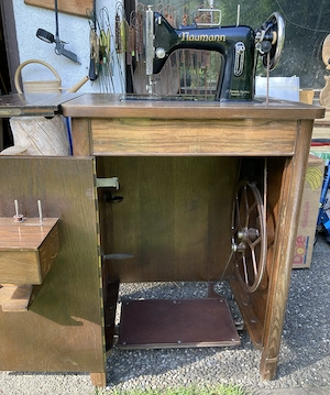 Naumann Nähmaschine mit Unterschrank Bild 3