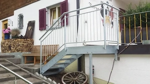 Hochwertige Treppen nach Maß Bild 4