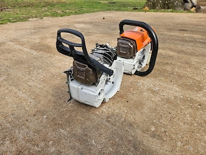 2 defekte Stihl MS 500i als Ersatzteilspender. Bild 2