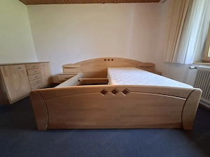 Schlafzimmermöbel zu VERSCHENKEN (Holz, sehr guter Zustand) Bett, Schrank, Kommode Bild 2