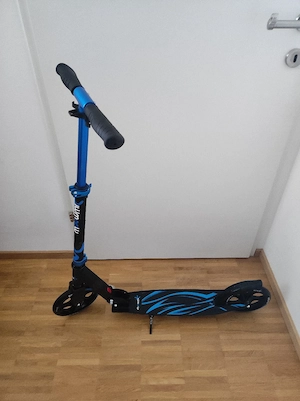 neuerer Muuwmi Scooter blau schwarz Bild 3