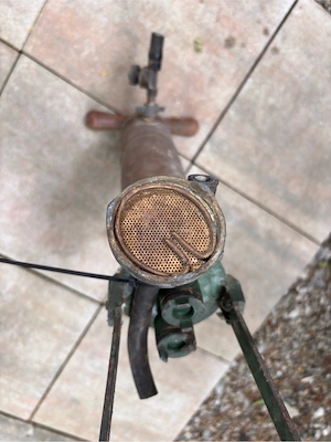 Historische Kupfer-Handpumpe mit Patina   Franz Nechwille Wien  