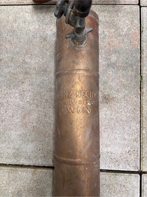 Historische Kupfer-Handpumpe mit Patina   Franz Nechwille Wien   Bild 2