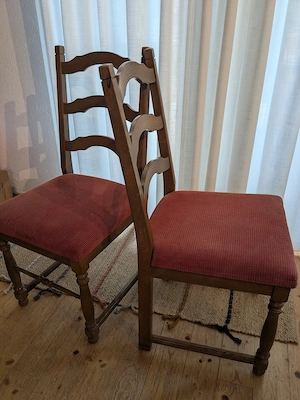 Gepolsterte Massivholzstühle  Bild 3