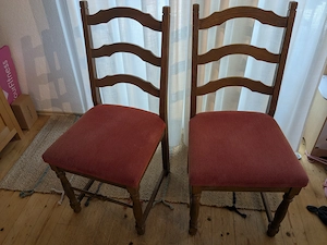 Gepolsterte Massivholzstühle 