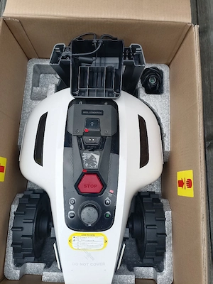 Neuer Mammotion Rasenmäher mit neuer Garage Bild 3