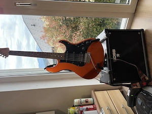 E-Gitarre incl Verstärker und Stand