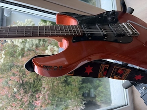 E-Gitarre incl Verstärker und Stand Bild 3