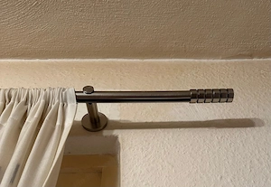 Neuwertige Edelstahl Vorhangstange 160 cm Bild 2