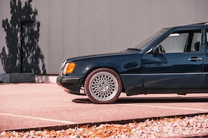 Mercedes-Benz E-Klasse 220E W124 MOPF 1,5 16V M111 Limousine Bild 2