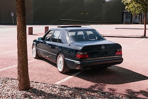 Mercedes-Benz E-Klasse 220E W124 MOPF 1,5 16V M111 Limousine Bild 3
