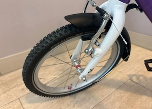  Woom 3 Rad lila purple mit Schutzblech und Fahrradständer  Bild 5