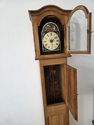 Standuhr massiv mit Schlagwerk Bild 2