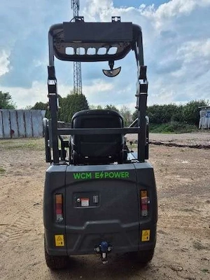 Elektro Hoflader L1580e mit Schaufel Bild 6
