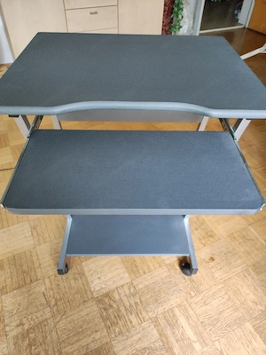 Schreibtisch auf Rollen  Bild 2