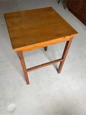 Holztisch 47x47x62cm Bild 3