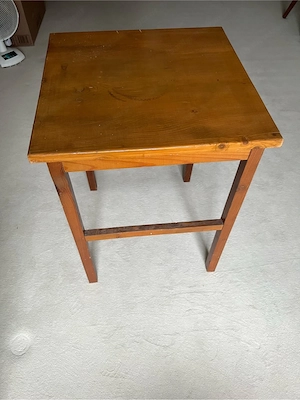 Holztisch 47x47x62cm Bild 2