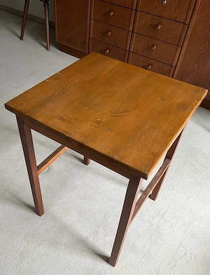 Holztisch 47x47x62cm Bild 4