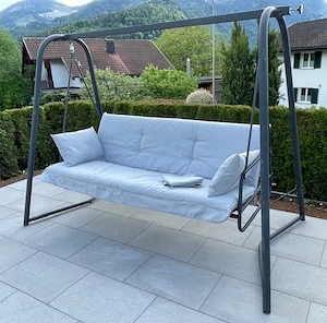 Hollywood Schaukel - gebraucht - inkl. Sitzkissen, Polster etc. - Metallgestell Bild 2