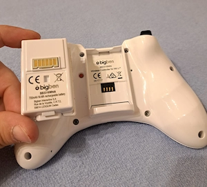 Bigben Wireless Pro Controller für Wii U   Weiß inkl. Ladekabel & Akku Bild 4
