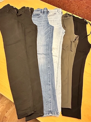 Jeans und Stoffhosen