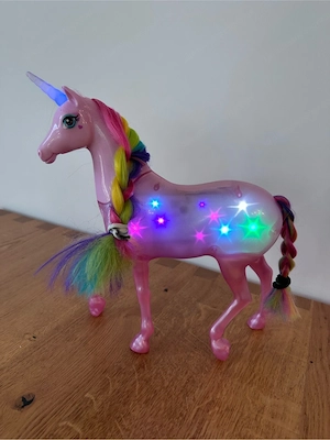 Barbie Zauberlicht Einhorn Bild 2