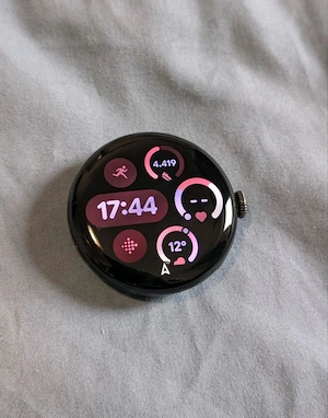 Google Pixel Watch 4 (41 mm)   Farbe: Obsidian Schwarz + Spigen Hülle Bild 4