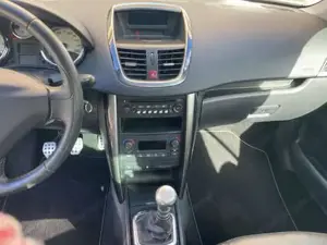 Peugeot 207 Bild 16