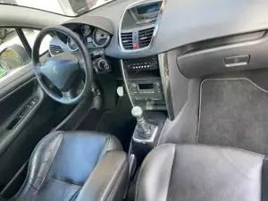 Peugeot 207 Bild 15