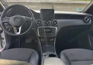 Mercedes Benz A180 Bild 3