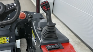 Heracles H140 Miniradlader Hoflader Kompaktlader Bild 4