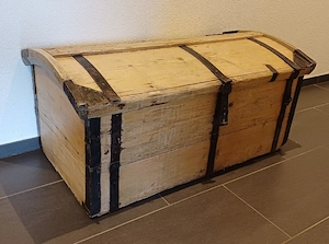  alte schöne Holztruhe 