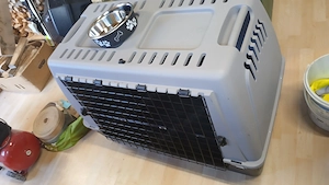 Hundebox mit 2 Fressnapf Bild 4